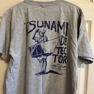 Vintage Tsunami Detector La Paz Mexico Surf Graphic T-Shirt